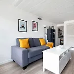 Apartman Actors *